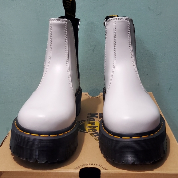 NIB DR. MARTENS 2976 Quad Retro White Smooth Leather Chelsea Boots Various Sizes - Picture 7 of 13